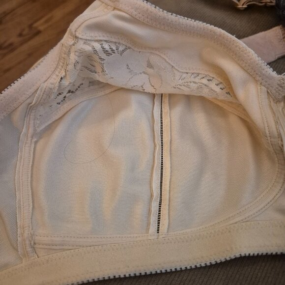 Vintage Lillyette tan bra with lace accent size 36 DD - Picture 4 of 6